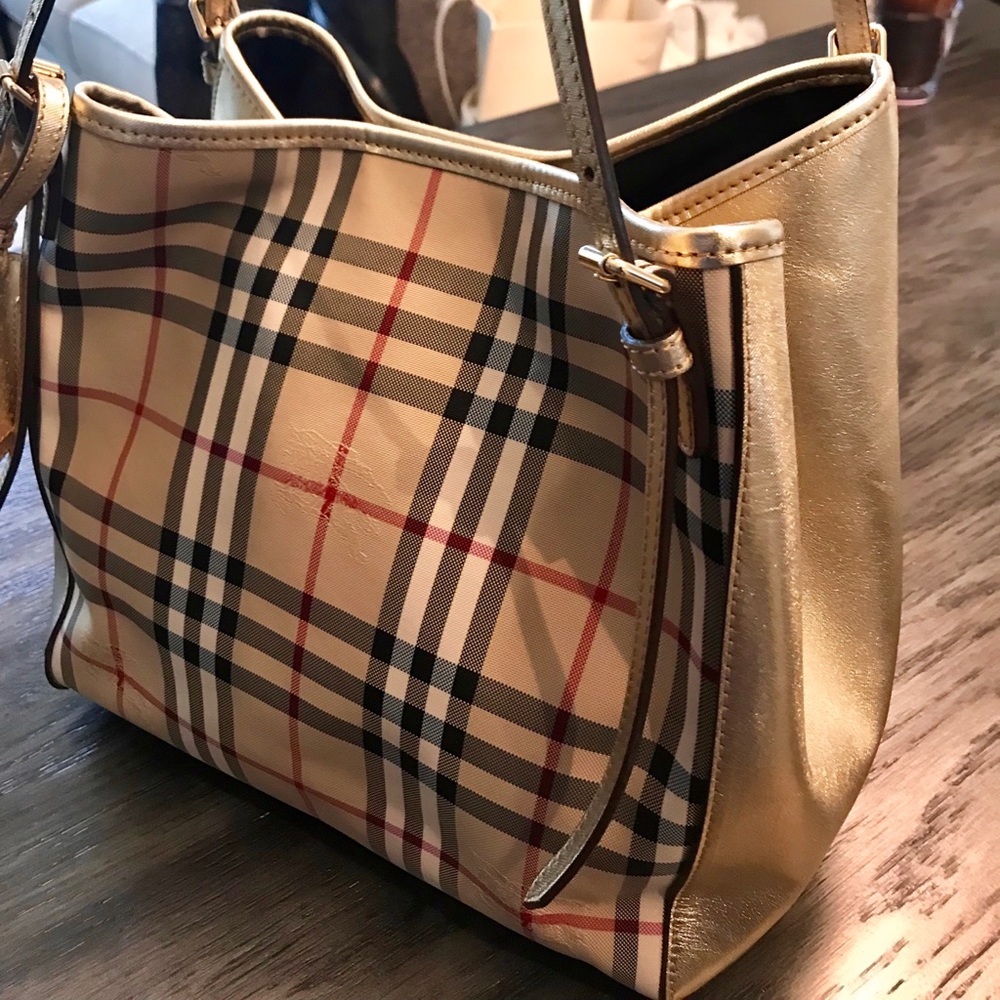 Beautiful Burberry market tote!